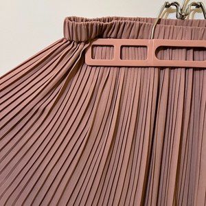 Uniqlo pink pleated skirt, size medium